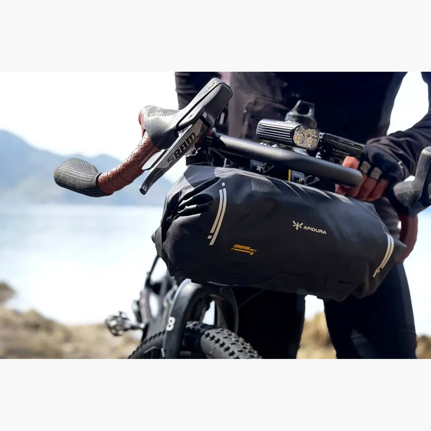 Apidura Expedition Handlebar Pack (9L) - Bags (SKU: BES) Apidura Expedition Handlebar Pack (9L) - Bags (SKU: BES)