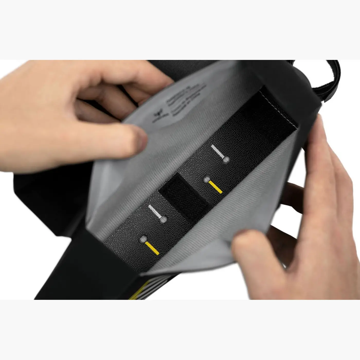 Apidura Racing Bolt-On Top Tube Pack (1L) - Bags (SKU: TRB)