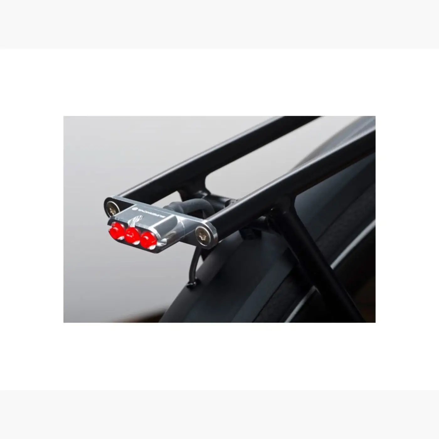Supernova E3 Tail Light 2-silver Rack Mount - Világítás (SKU: N-TK2-SLV)