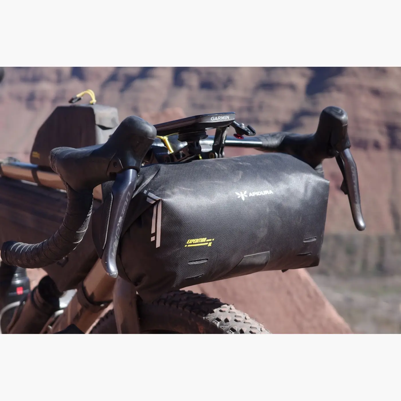 Apidura Expedition Handlebar Pack (9L) - Bags (SKU: BES) Apidura Expedition Handlebar Pack (9L) - Bags (SKU: BES)